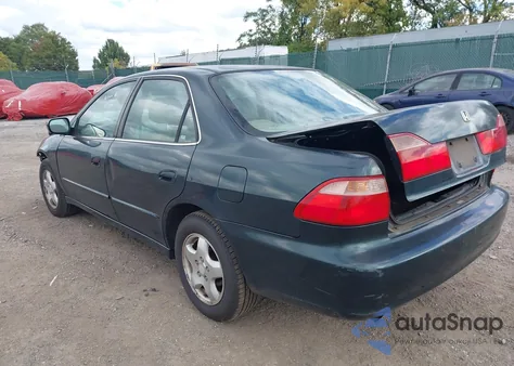 2000 Honda Accord 3.0 Ex из США, поврежденный, VIN 1HGCG1658YA085999